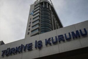 Türkiye'de işsiz sayısı tüm zamanların rekorunu kırarak 4.5 milyona ulaşırken;