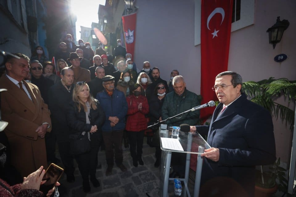 &nbsp; T&uuml;rkiye Cumhuriyeti&rsquo;nin ilk Başbakanı ve ikinci Cumhurbaşkanı İsmet İn&ouml;n&uuml;,