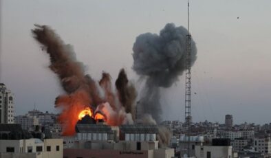 İsrail bakanlık binasını vurdu