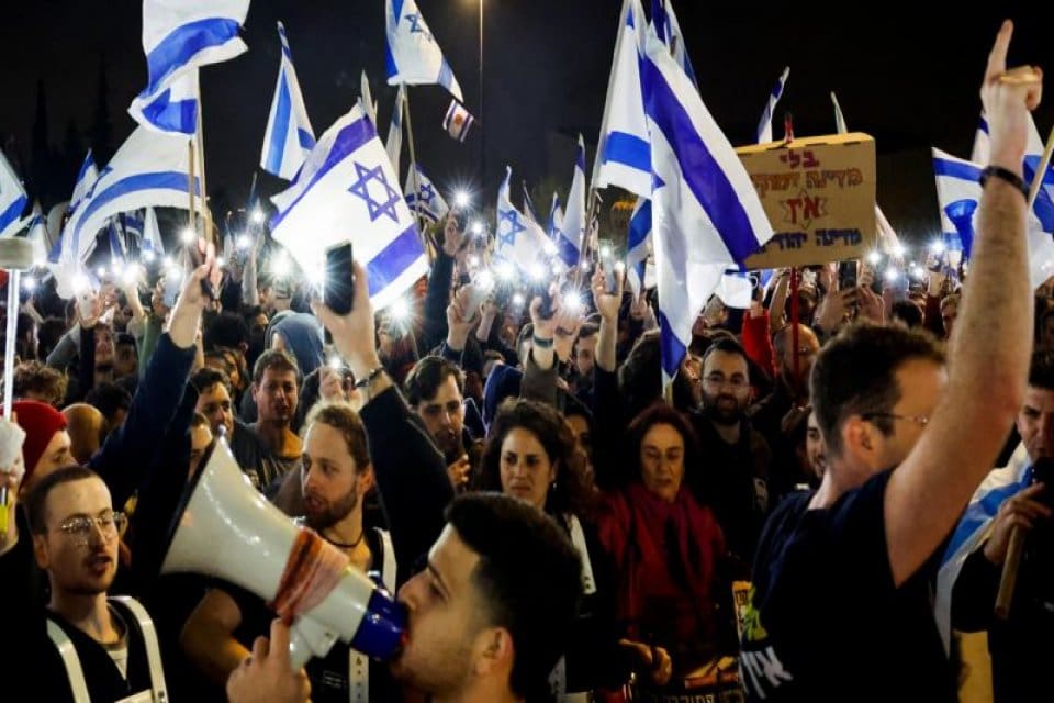 İsrail'de Başbakan Binyamin Netanyahu'nun yargıya m&uuml;dahaleyi i&ccedil;eren reformu &uuml;lkede kaosa