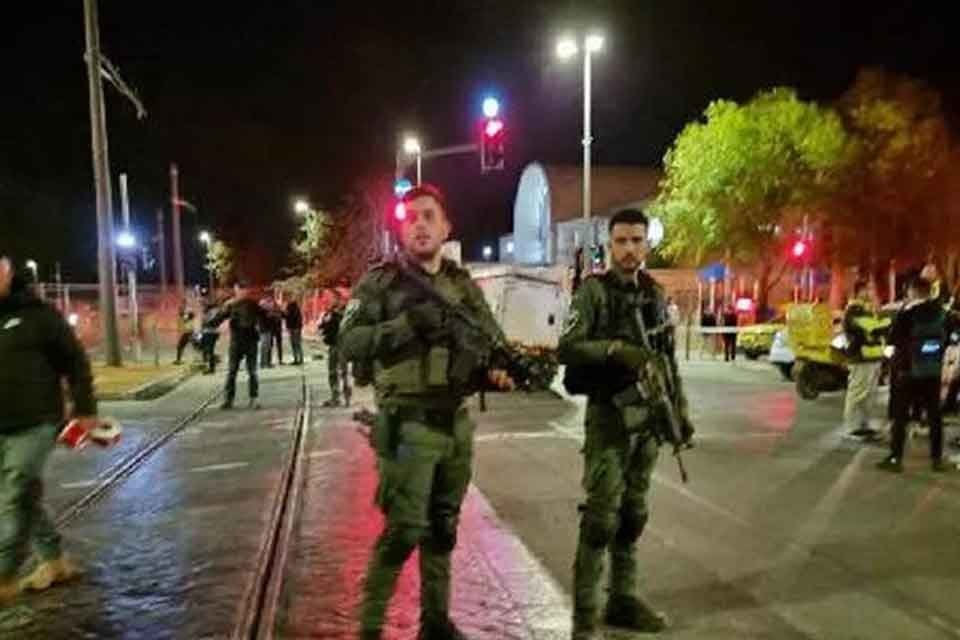 İsrail'in Kud&uuml;s kentinde d&uuml;zenlenen saldırıda iki kişinin hayatını kaybettiği duyuruldu.