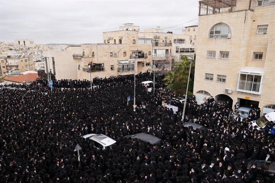 Koronavirüs salgını dünyaya diz çöktürmeye devam ederken İsrail'de, on binlerce