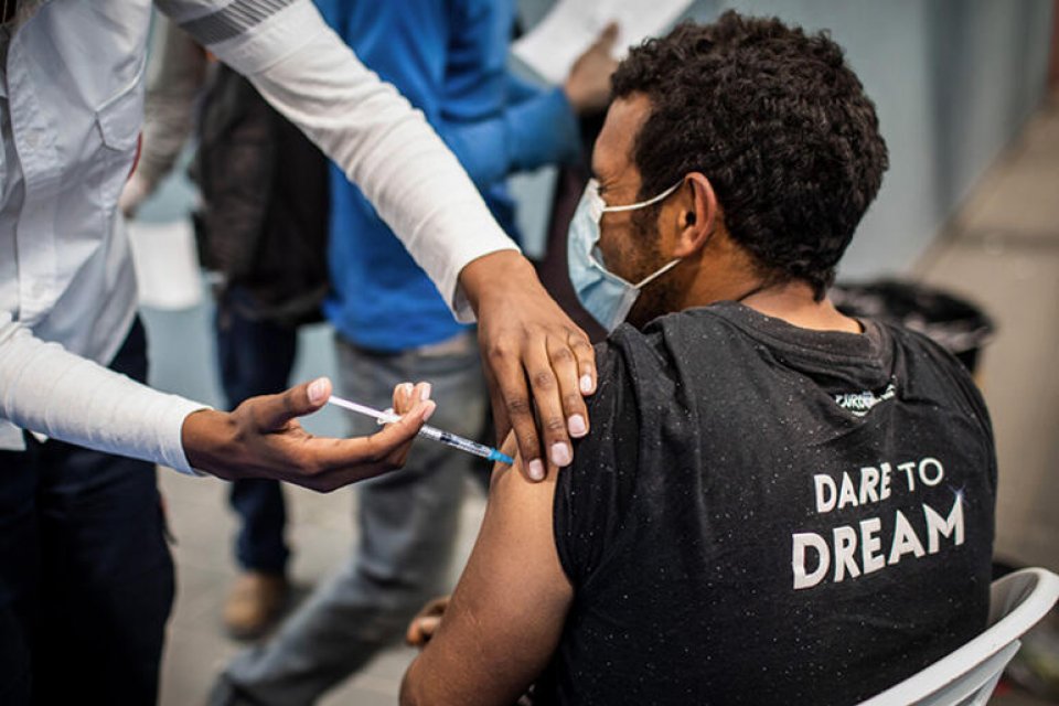 İsrail'in aşılama programının başarısı alkış toplasa da g&ouml;zden ka&ccedil;an &ouml;nemli