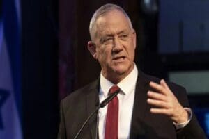 İsrail Savunma Bakanı Benny Gantz, &uuml;lkesinin "operasyonel kısıtlamalar" gerek&ccedil;esiyle Kiev'e