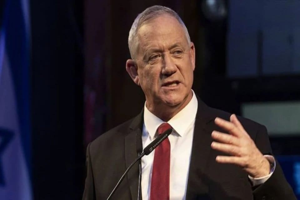 İsrail Savunma Bakanı Benny Gantz, &uuml;lkesinin "operasyonel kısıtlamalar" gerek&ccedil;esiyle Kiev'e