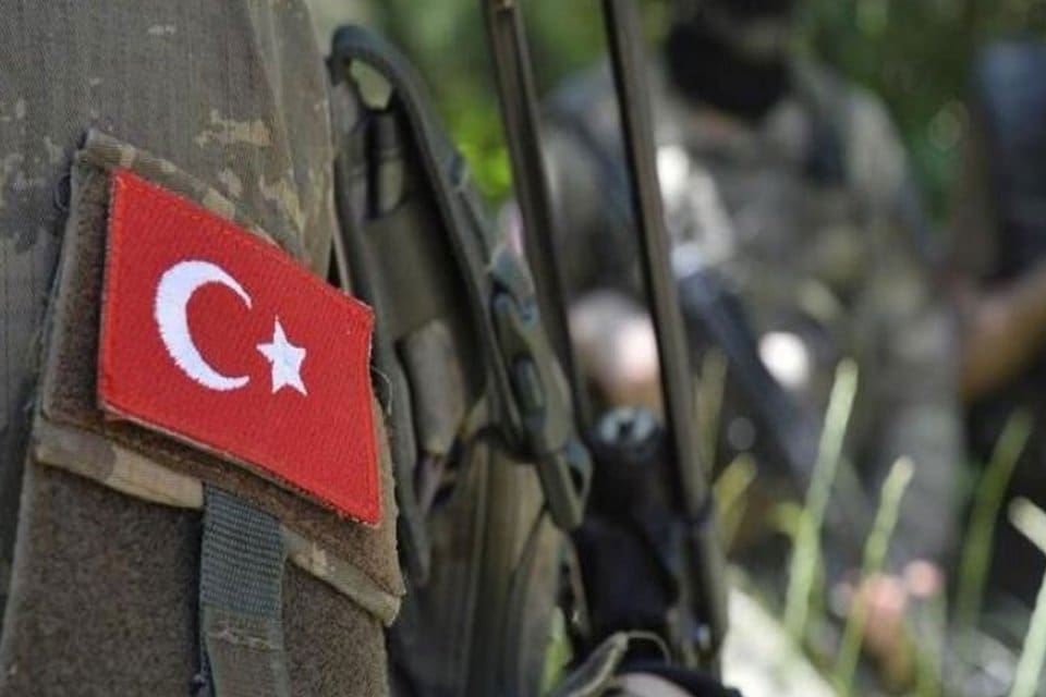 Pen&ccedil;e- Kilit Operasyonu'nda ter&ouml;ristlerin a&ccedil;tığı taciz ateşiyle şehit olan Piyade