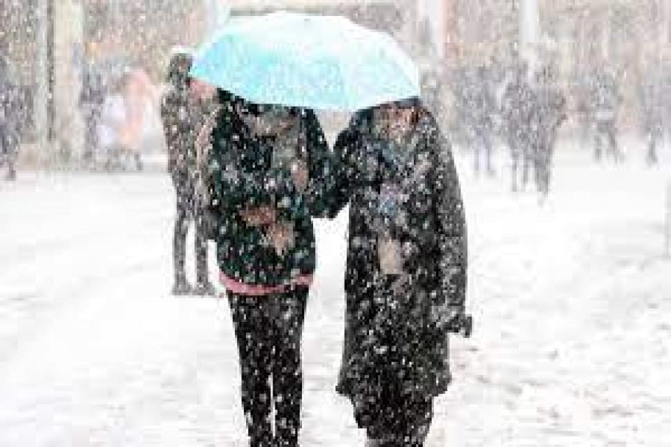 Meteoroloji'nin uyarılarının ardından İstanbul'da perşembe g&uuml;n&uuml;nden bu yana etkili olan