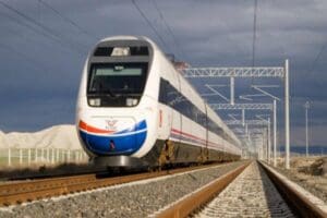 Y&uuml;ksek Hızlı Tren (YHT) seferleri y&uuml;zde 30 daha zamlandı. Bu