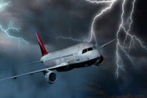 Anadolujet Havayolları'nın İstanbul-Antalya seferini yapan u&ccedil;ağına yıldırım isabet etti. Airporthaber'in&nbsp;aktardığına&nbsp;g&ouml;re,