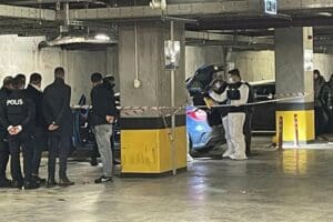 İSTANBUL'un Bakırk&ouml;y il&ccedil;esinde, bir alışveriş merkezinin otoparkında eski kız arkadaşı