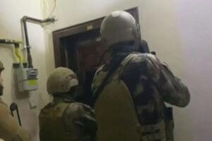 İstanbul'da esnaf &uuml;zerinde silah zoruyla hakimiyet kurmaya &ccedil;alışıp haksız kazan&ccedil;