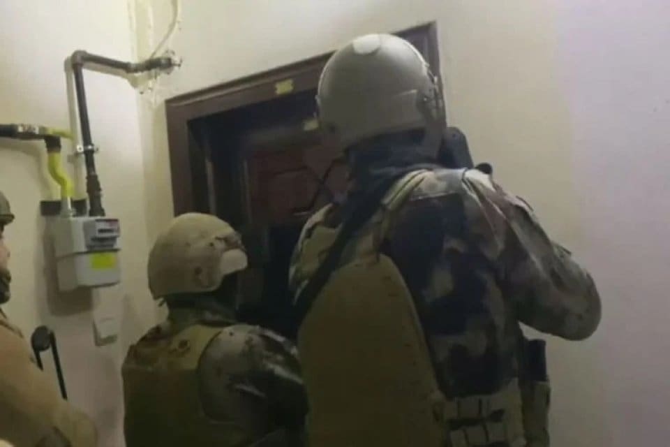 İstanbul'da esnaf &uuml;zerinde silah zoruyla hakimiyet kurmaya &ccedil;alışıp haksız kazan&ccedil;