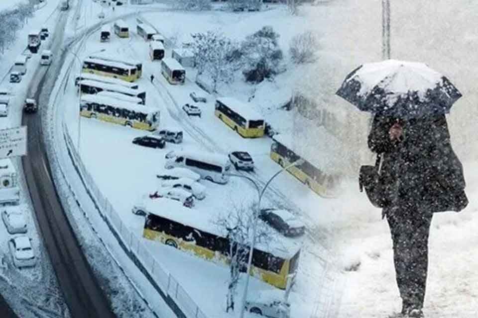 Son yılların en şiddetli kar yağışını alan İstanbul, hala ulaşımda
