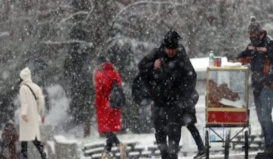 İstanbul’da kar yağışı: Yer yer tipi başladı