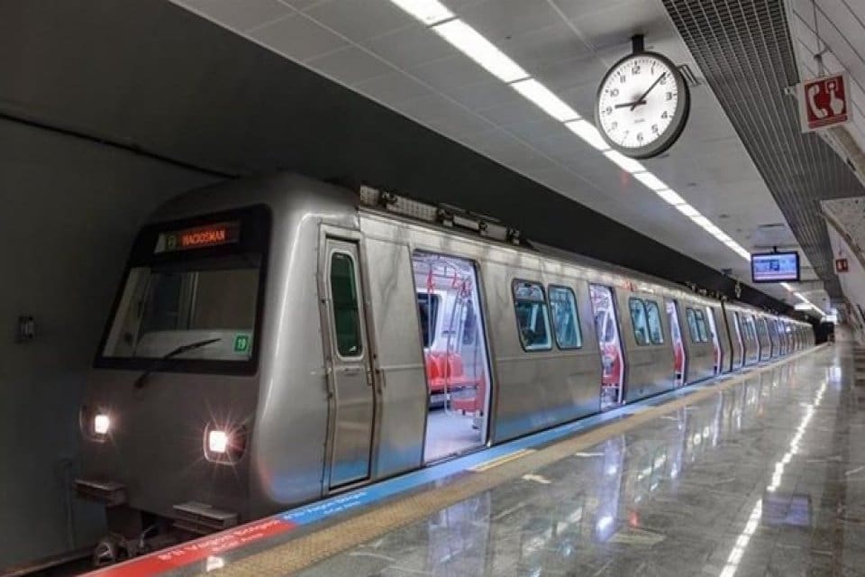 İstanbul B&uuml;y&uuml;kşehir Belediyesi (İBB) Meclisi, metrolarda internet erişiminin &ouml;n&uuml;n&uuml; a&ccedil;an