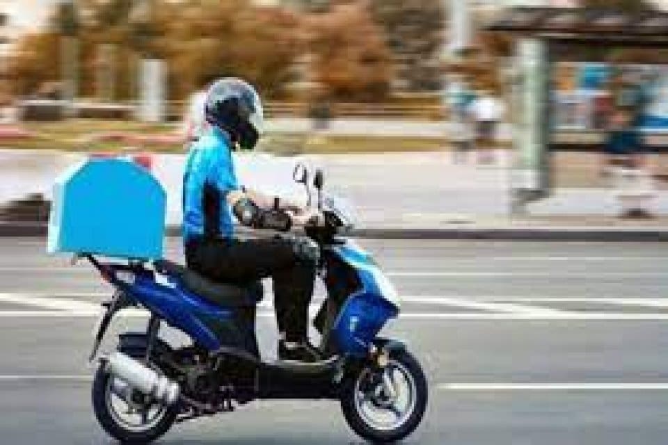 İstanbul Valiliği, kar yağışı nedeniyle motosiklet ve scooterlar'ın trafiğe &ccedil;ıkmasını