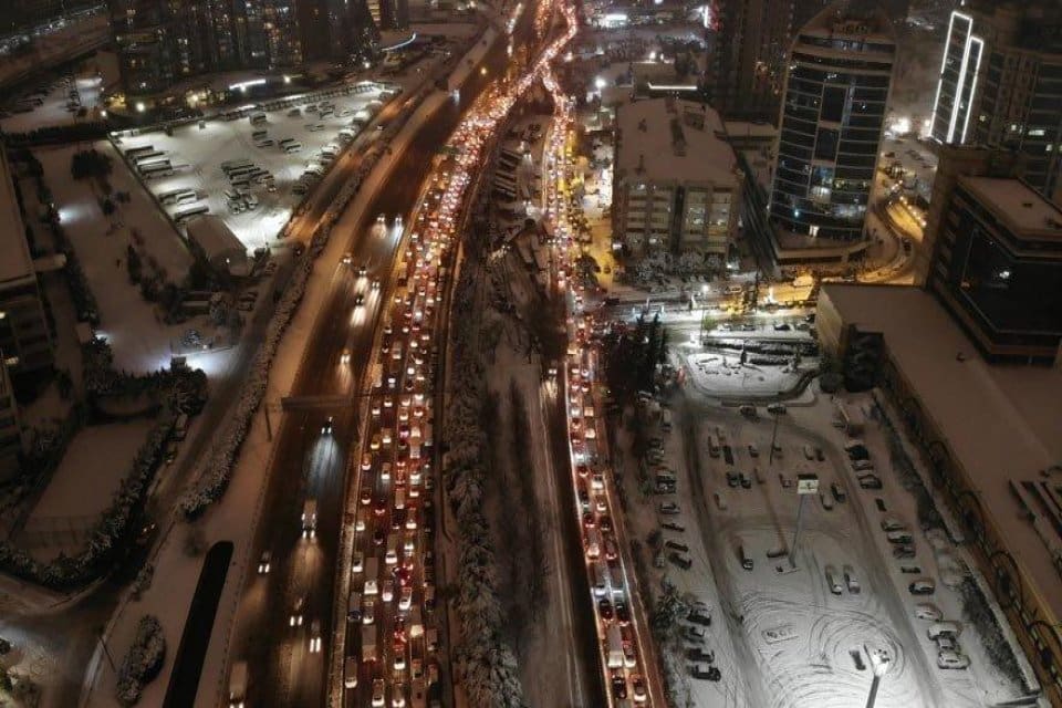 İstanbul Valisi Ali Yerlikaya, saat 13.00'a kadar İstanbul'da toplu taşıma