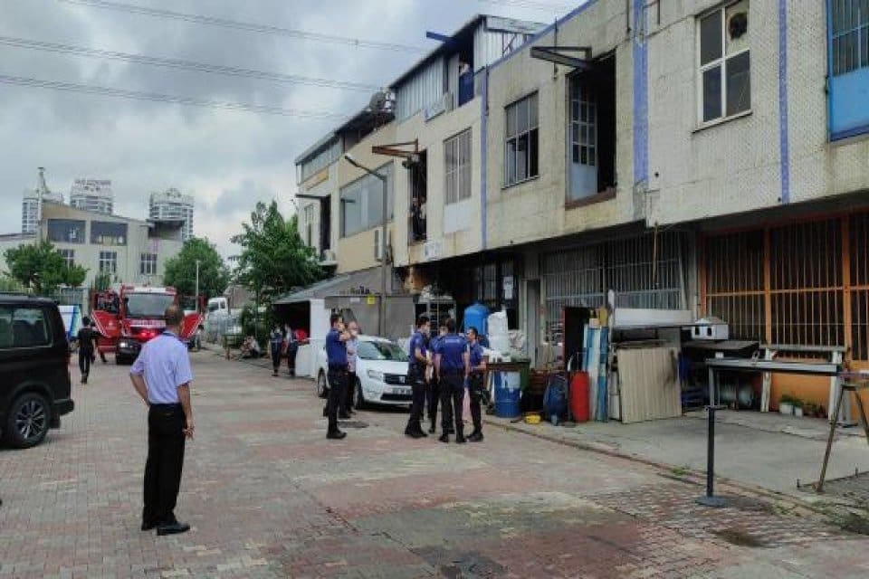 İstanbul Başakşehir&rsquo;de Demirciler Sanayi Sitesi'ndeki bir iş yerinde patlama meydana