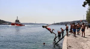 Meteoroloji Genel M&uuml;d&uuml;rl&uuml;ğ&uuml;, İstanbul'da etkili olan aşırı sıcaklar sebebiyle, 11.00
