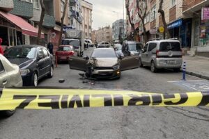 İstanbul Gaziosmanpaşa'da Abdullah Gültekin (26), otomobiliyle seyir halindeyken arkadaşı tarafından