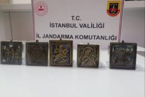İstanbul İl Jandarma Komutanlığı ekiplerince d&uuml;zenlenen tarihi eser ka&ccedil;ak&ccedil;ılığı operasyonunda;