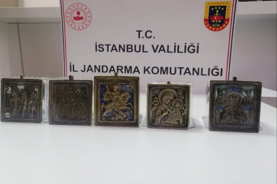 İstanbul İl Jandarma Komutanlığı ekiplerince d&uuml;zenlenen tarihi eser ka&ccedil;ak&ccedil;ılığı operasyonunda;
