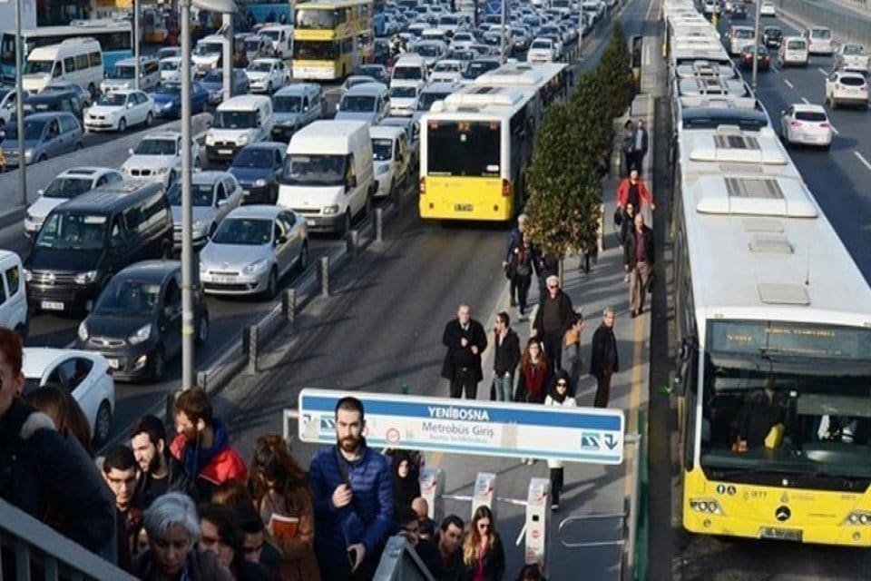 İBB y&ouml;netimi, toplu ulaşım esnafının fahiş akaryakıt zamları nedeniyle istediği