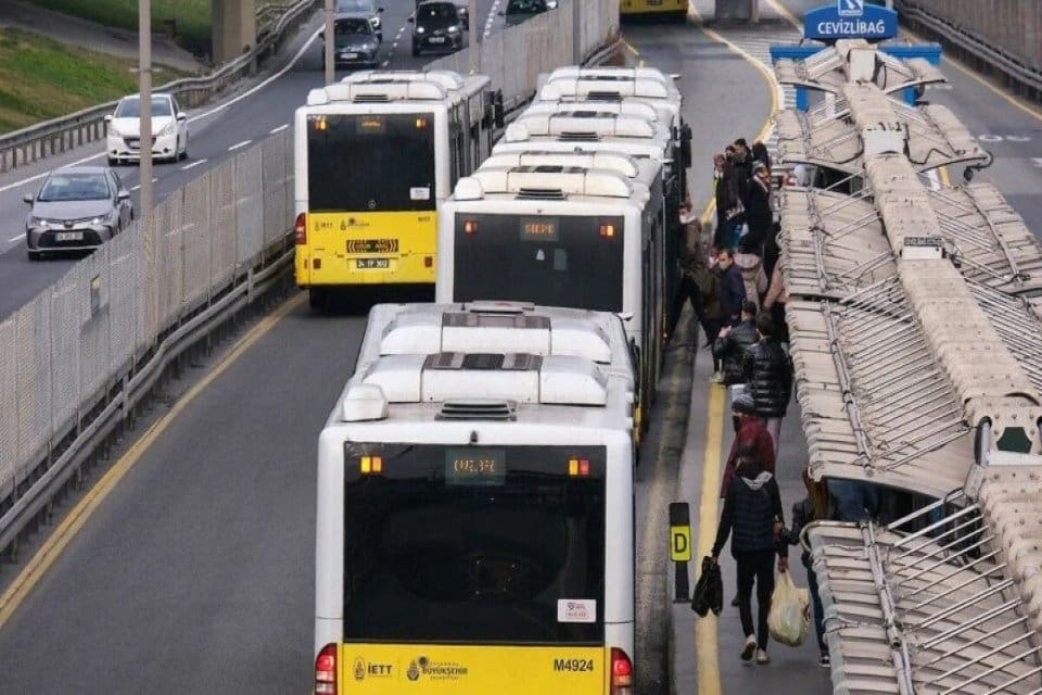 İstanbul'da ulaşıma y&uuml;zde 40 zam teklifi oybirliğiyle kabul edildi. İstanbul