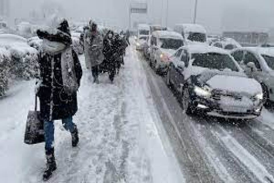 İstanbul Valisi Ali Yerlikaya, kar yağışı nedeniyle İstanbul'da alınan yeni