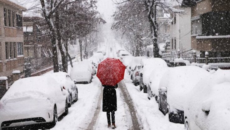 İstanbul'da yoğun kar! Vali Yerlikaya duyurdu: İkinci bir duyuruya kadar yasaklandı