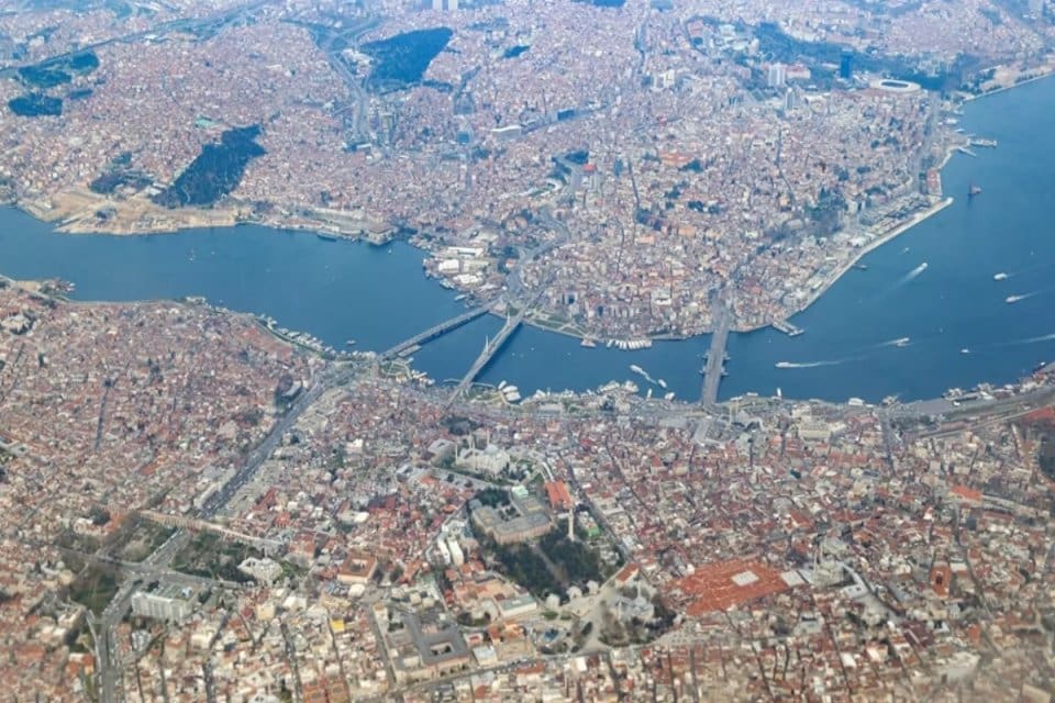 İBB, deprem riski altındaki binalardan durumu uygun olanları yıkmak yerine