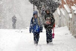Meteoroloji'nin uyarılarının ardından İstanbul'da kar etkisini artırdı. İstanbul Valisi Ali