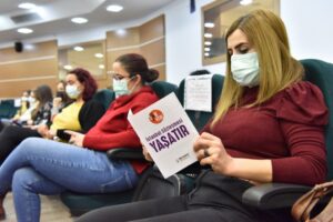 Bornova Belediyesi,  ‘İstanbul Sözleşmesi Yaşatır’ başlıklı toplantı düzenledi. Zoom üzerinden