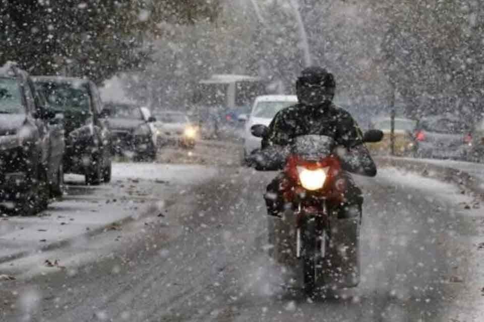 İstanbul Valisi Yerlikaya, motosiklet, elektrikli scooter ve motokuryelerin yarın saat