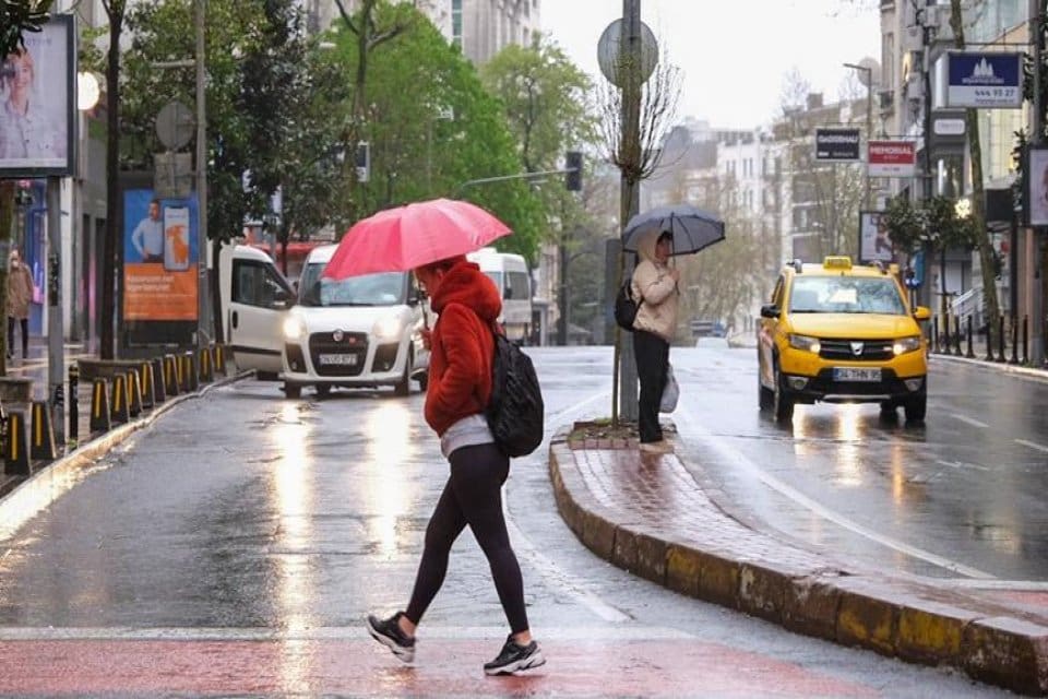Meteoroloji Genel M&uuml;d&uuml;rl&uuml;ğ&uuml; (MGM), aralarında İstanbul'un da olduğu bir&ccedil;ok il