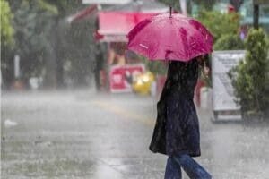 Meteoroloji'nin haftalık hava raporuna g&ouml;re İstanbul'da pazar g&uuml;n&uuml;nden itibaren sağanak