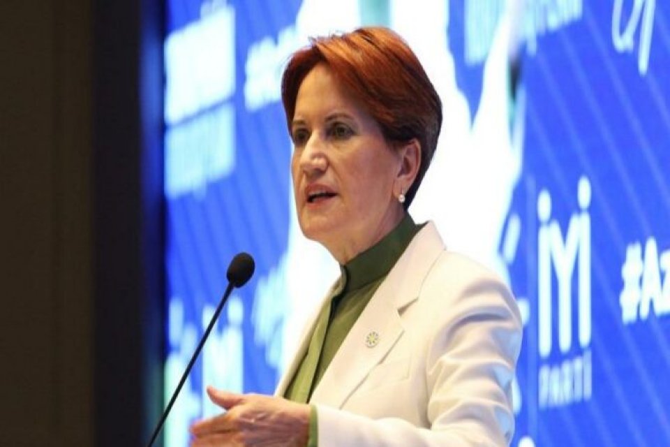 İşte Akşener'in gündem olan konuşmasının şifreleri: Büyük sıkıntı olacağını düşünerek vazgeçmiş! Akşener “6’lı masanın noter görevi olmadığı” yönündeki çıkıyla gündem olmuştu.