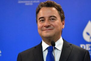 Demokrasi ve Atılım Partisi (DEVA)&nbsp; Genel Başkanı Ali Babacan. İzmir'e