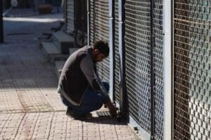 CHP Genel Başkan Yardımcısı Veli Ağbaba, &ldquo;Esnaflarımızın g&ouml;nl&uuml; rahat olsun&rdquo;