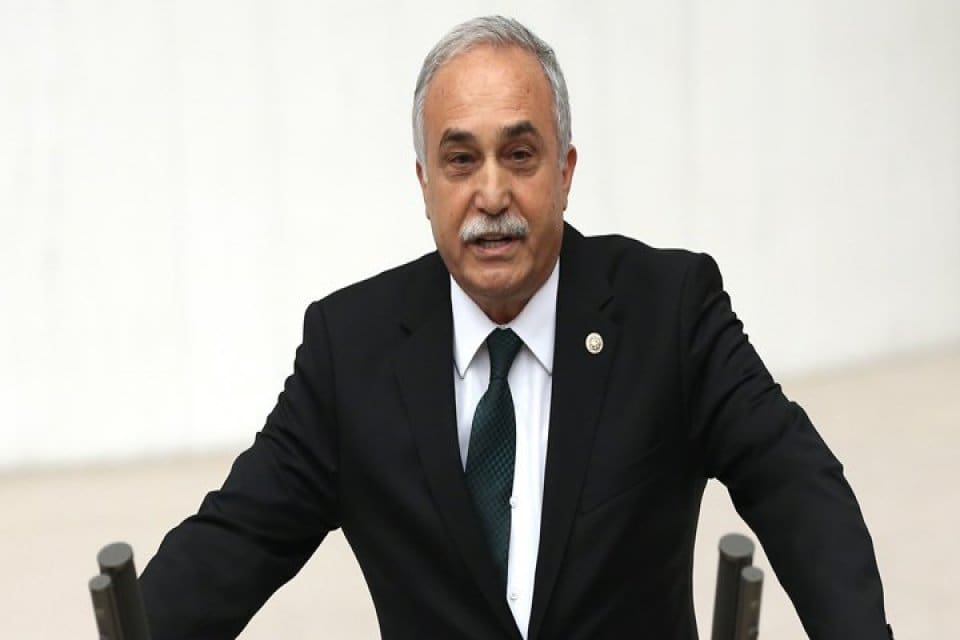 tv100'&uuml;n sevilen programı Taksim Meydanı'nda tv100 yazarı Barış Yarkadaş Fakıbaba