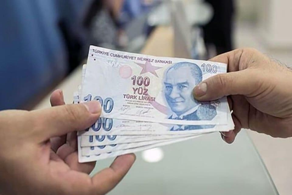 Yaklaşık 8 milyon kişinin g&ouml;z&uuml; kulağı 2022'de ge&ccedil;erli olacak asgari