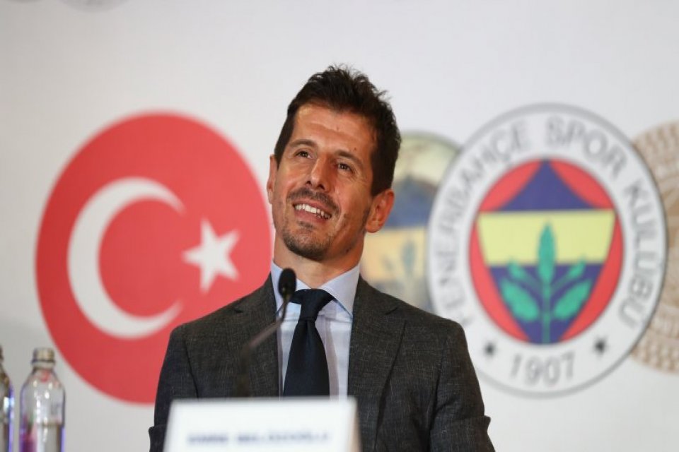 Fenerbah&ccedil;e resmi hesabından yapılan Emre Bel&ouml;zoğlu paylaşımında istifa iddiaları yalanlandı.