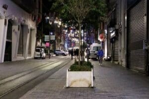İstanbul'da d&uuml;n ger&ccedil;ekleşen bombalı saldırı sonrası polisin incelemeleri sona erdi.