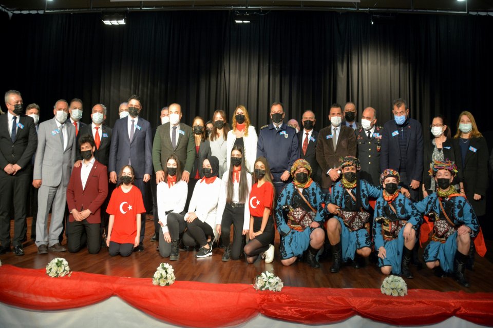 İzmir&rsquo;in Aliağa il&ccedil;esinde 12 Mart İstiklal Marşı&rsquo;nın kabul&uuml;n&uuml;n 100&rsquo;&uuml;nc&uuml; yıl