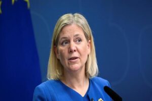 İsve&ccedil; Başbakanı Andersson, yeni kurulacak h&uuml;k&uuml;met i&ccedil;in "PKK bayrağı sallayan