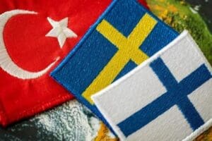 İsve&ccedil; ve Finlandiya'nın NATO &uuml;yelikleri konusunda iki &uuml;lkeden de art