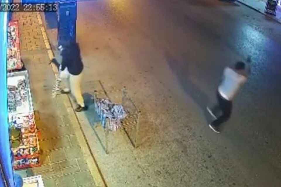 İZMİR'in Karabağlar ilçesinde, tütün mamulleri satışı yapan işyeri, bir kişi