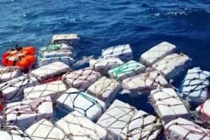 Denizde ele ge&ccedil;irilen kokaine Katanya Cumhuriyet Başsavcılığının talimatıyla el konuldu