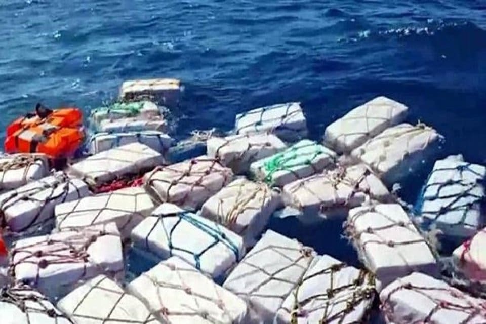 Denizde ele ge&ccedil;irilen kokaine Katanya Cumhuriyet Başsavcılığının talimatıyla el konuldu