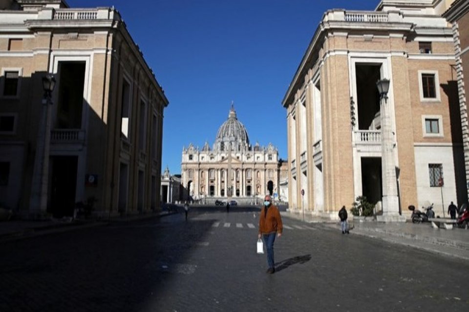 İtalya'da salgın nedeniyle &ouml;nlemler &uuml;st d&uuml;zeye &ccedil;ıkarıldı. &Uuml;lke genelinde kısıtlamalar